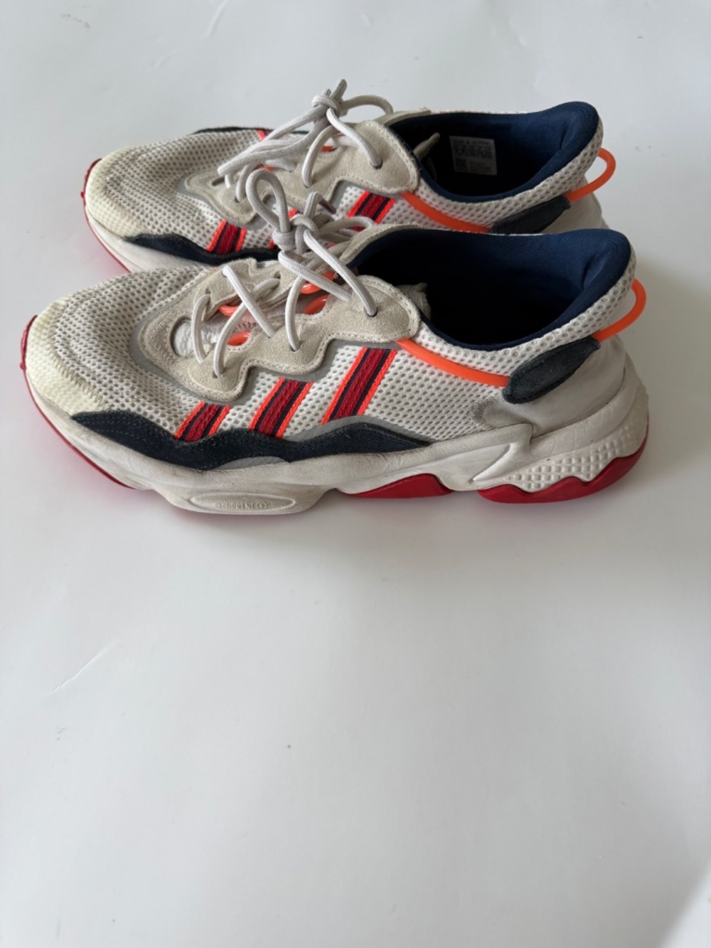 adidas Men's Ozweego White Collegiate Navy Scarlet Lifestyle Sneakers Size 9 EUC